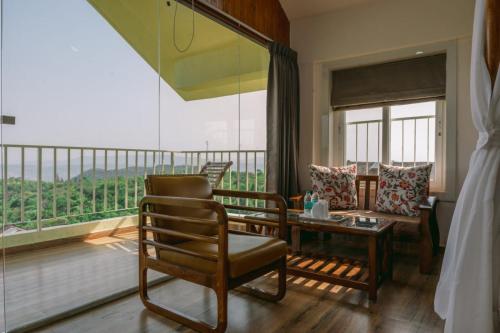 Eshi Resorts and Restaurant - Bhimashankars Jungle Luxury Resort in Tale Ghar
