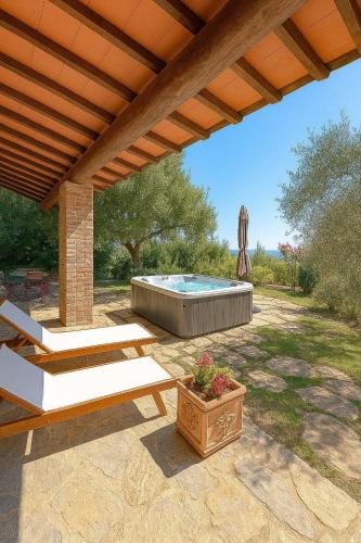Country Charm & Jacuzzi vote 5 other OTA, Cetona