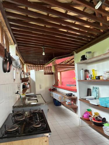 keittiö, Novos Baianos Hostel e Pousada in Porto Seguro