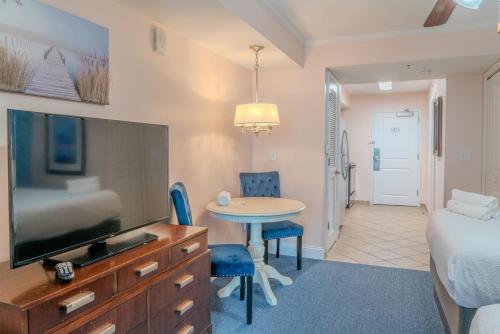 Towers On The Grove 724 Direct Oceanfront Suite Sleeps 6 guests - image 3