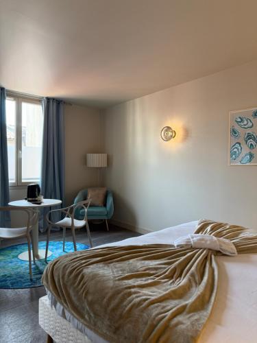 Suite - Patio or Street view