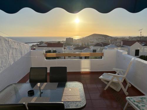 Los Cristianos Port Royale 184 - Tap to explore photos