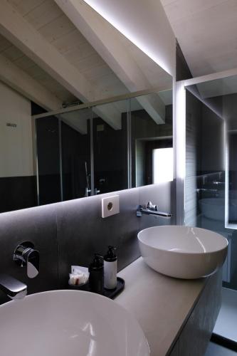 Suite with Pool View image 6