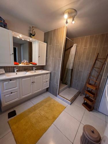 Grand gîte 8pers, proche mer, jardin et barbecue Grand gîte 8pers, proche mer, jardin et barbecue