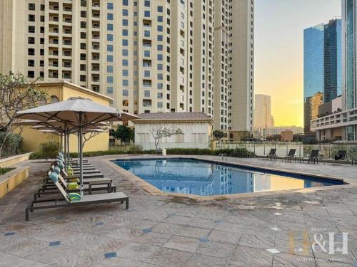 Luxe 2BR Dubai Retreat with Ain Dubai View for 6 guests, Dubai (photo 7)