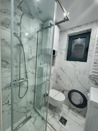 One-Bedroom Apartment image 9