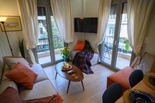 Daisy's Deluxe Athenian 2bedroom by MPS, Ateny