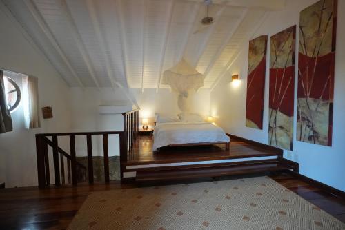 1 queen bed, 1 double bed