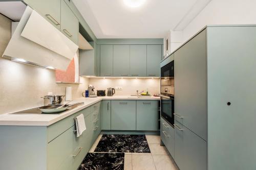 Kitchen, Wohnen auf Zeit, Stilvolles Apartment mit Balkon & Parkplatz nahe Frankfurt in Hanau
