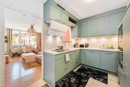 Kitchen, Wohnen auf Zeit, Stilvolles Apartment mit Balkon & Parkplatz nahe Frankfurt in Hanau