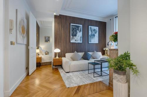 Luxury 2-Bedroom for 6 - Avenue Montaigne, Paříž
