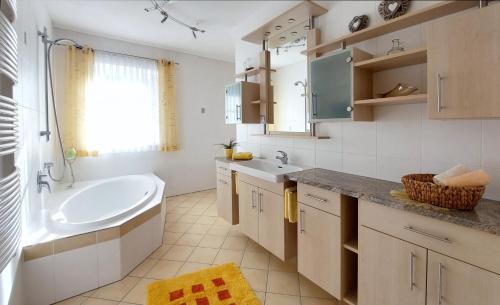 Helle, lichtdurchflutete Ferienwohnung im Herzen des Bayerischen Waldes, Nationalparknähe (Helle, lichtdurchflutete Ferienwohnung im Herzen des Bayerischen Waldes, Nationalparknahe) in Rinchnach