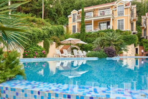 A szálláshely kívülről, GH Aparts with SCENIC VIEWS & POOL in Orahovac