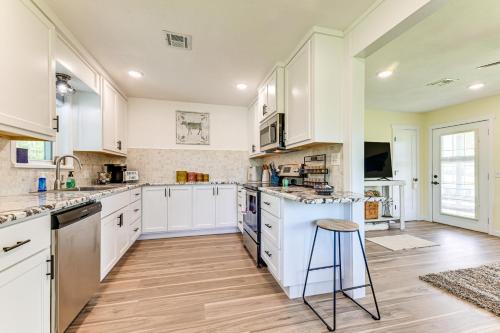 5 Mi to Lake Texoma Wooded Retreat on 3 Acres! in Tishomingo