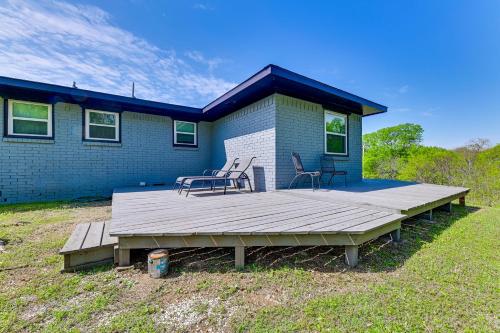 5 Mi to Lake Texoma Wooded Retreat on 3 Acres! in Tishomingo
