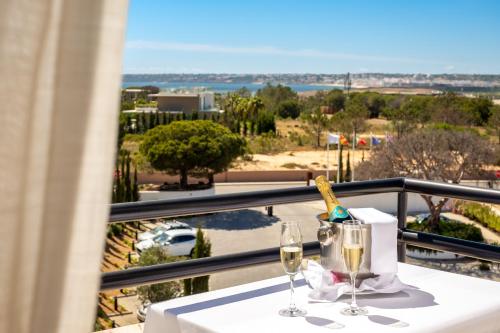 Regency Salgados Hotel & Spa Room Type - Standard Double or Twin Room with Sea View Regency Salgados Hotel & Spa Room Type - Standard Double or Twin Room with Sea View