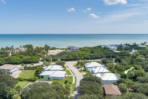 Beachside Bliss 3BR, Heated Pool, Sleeps 10! in Wabasso Beach (FL)