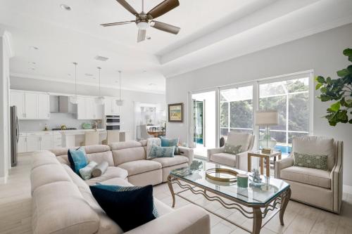 Beachside Bliss 3BR, Heated Pool, Sleeps 10! in Wabasso Beach (FL)