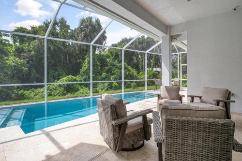 Beachside Bliss 3BR, Heated Pool, Sleeps 10! in Wabasso Beach (FL)