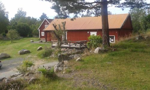 2 bedrooms, 6 beds