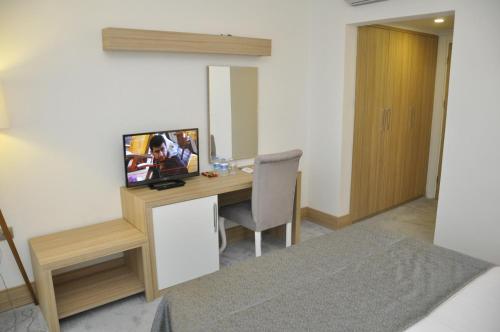 Ozyigit Otel Ozyigit Otel is conveniently located in the popular Gazipasa area. Both business travelers and tourists can enjoy the propertys facilities and services. Service-minded staff will welcome and guide yo