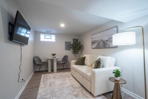A Charming Modern Chic Basement Apartment
