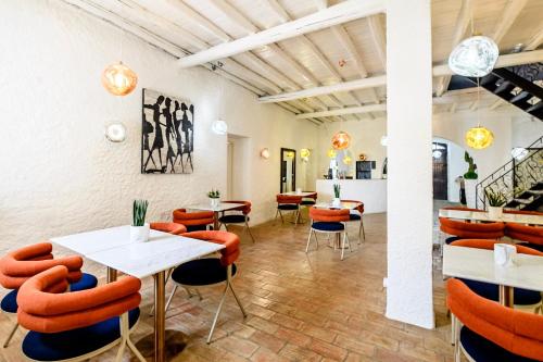 Banquet hall, BO House & Hairshop in Estômbar