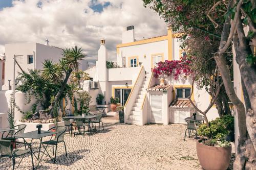 Garden, BO House & Hairshop in Estômbar