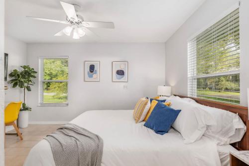 Serenity Terrace - King Bed , Lounge & Coffee Bar in Alachua (Florida)