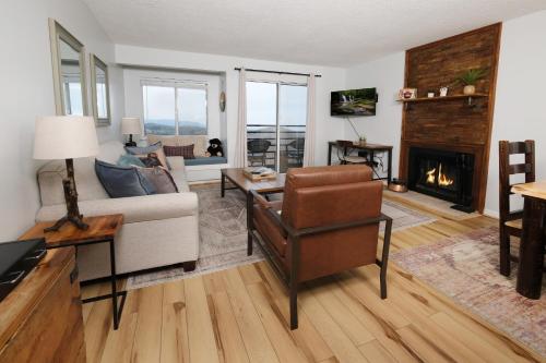 2BR Condo Spectacular VIEWS 7 Min to Gatlinburg! FREE Attraction Tickets 2BR Condo Spectacular VIEWS 7 Min to Gatlinburg! FREE Attraction Tickets