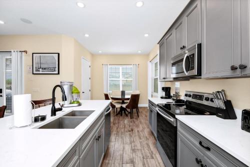 A Wave from it All Cottage with Private Pool near Disney and Margaritaville Resort Access - 8039SU - image 13