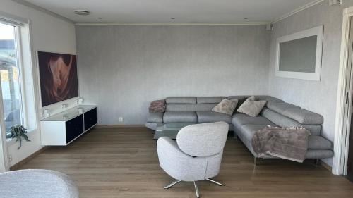 Villa with heated pool and magnificent view in Ytrebygda
