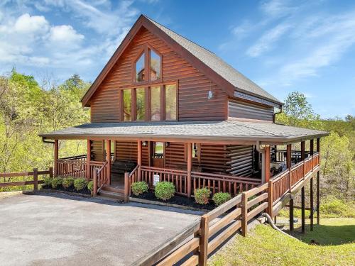 Ryders View - Spacious 1 bedroom with GameRoom and Mountain Views! cabin in Sevierville, USA
