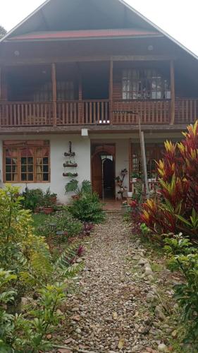 Yanesh Haus cuartos