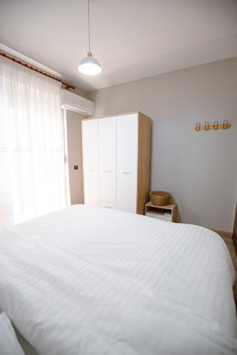 One-Bedroom Apartment image 10