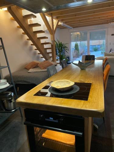 Maison neuve cocooning 6 personnes Avec Spa et piscine chauffée (Maison neuve cocooning 6 personnes Avec Spa et piscine chauffee) in Etival-Klērfonteina