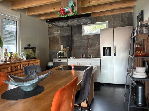 Maison neuve cocooning 6 personnes Avec Spa et piscine chauffée (Maison neuve cocooning 6 personnes Avec Spa et piscine chauffee) in Etival-Klērfonteina