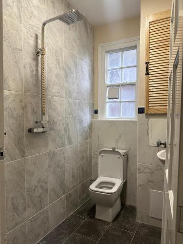 Zuhanyzó, Parkend Room Stays in Oxford