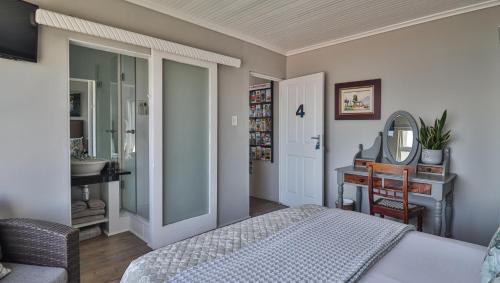  Double Room image 2