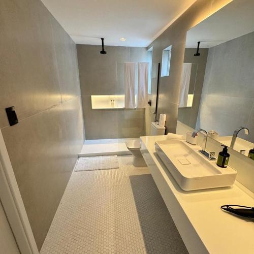 Three-Bedroom Apartment Suite image 2