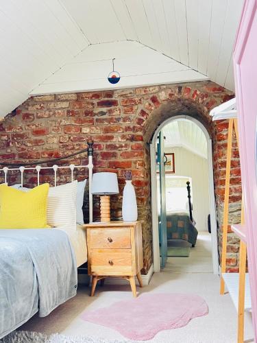 Larchmount House B&B - image 8