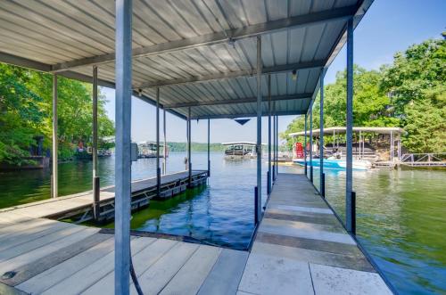 Dock, Boat Slip and View Lakefront Tan-Tar-A Home!, Osage Beach (Foto 2)