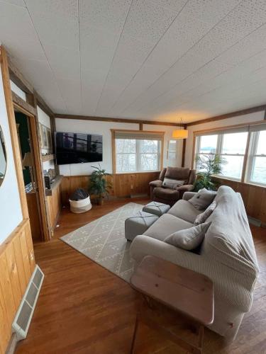 Waters Edge Cottage - image 12