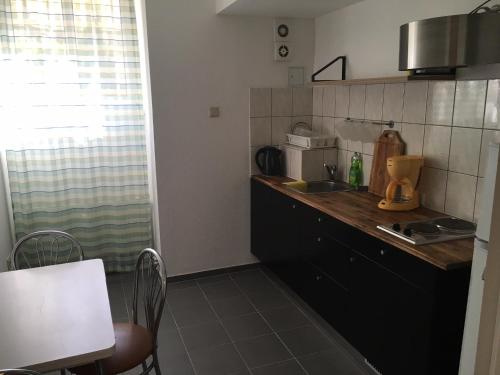 Kitchen, Hotel-Pension Adamshof in Lichtenberg