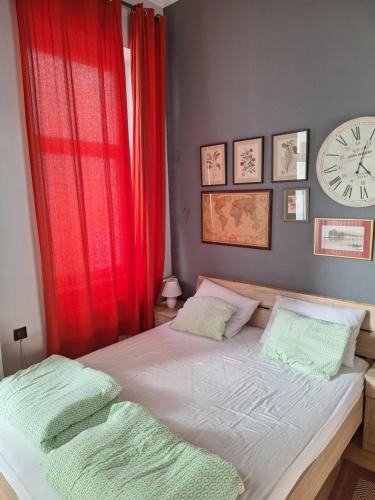 One-Bedroom Apartment image 7