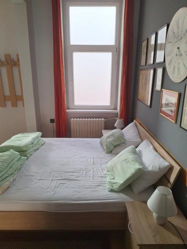 One-Bedroom Apartment image 5