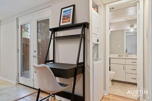 Pool and Rooftop Lounge 1BR 2BA Loft Condo Parking By Austin Vacay Pool and Rooftop Lounge 1BR 2BA Loft Condo Parking By Austin Vacay