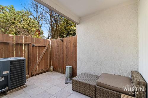 Pool and Rooftop Lounge 1BR 2BA Loft Condo Parking By Austin Vacay Pool and Rooftop Lounge 1BR 2BA Loft Condo Parking By Austin Vacay