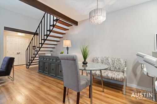 Pool and Rooftop Lounge 1BR 2BA Loft Condo Parking By Austin Vacay Pool and Rooftop Lounge 1BR 2BA Loft Condo Parking By Austin Vacay