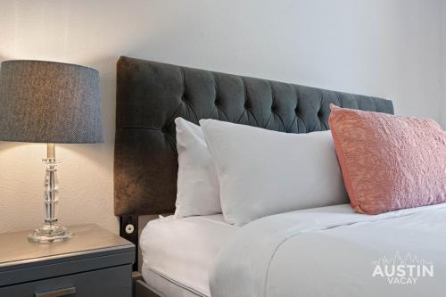 Pool and Rooftop Lounge 1BR 2BA Loft Condo Parking By Austin Vacay Pool and Rooftop Lounge 1BR 2BA Loft Condo Parking By Austin Vacay